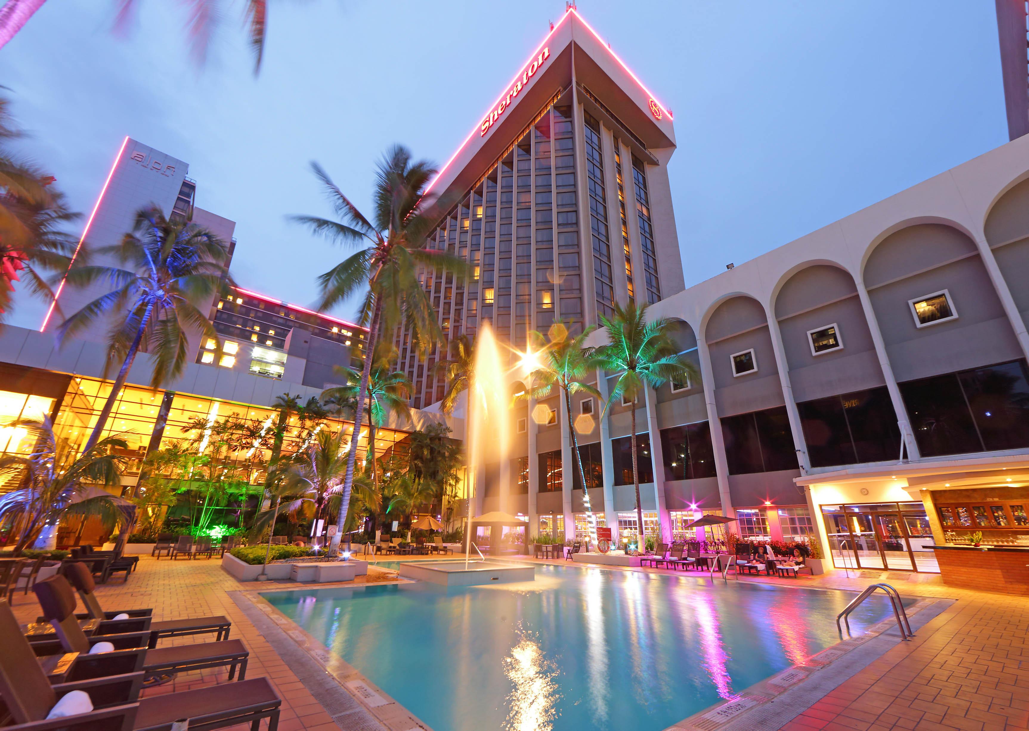Sheraton Grand Panama Екстериор снимка The hotel's pool