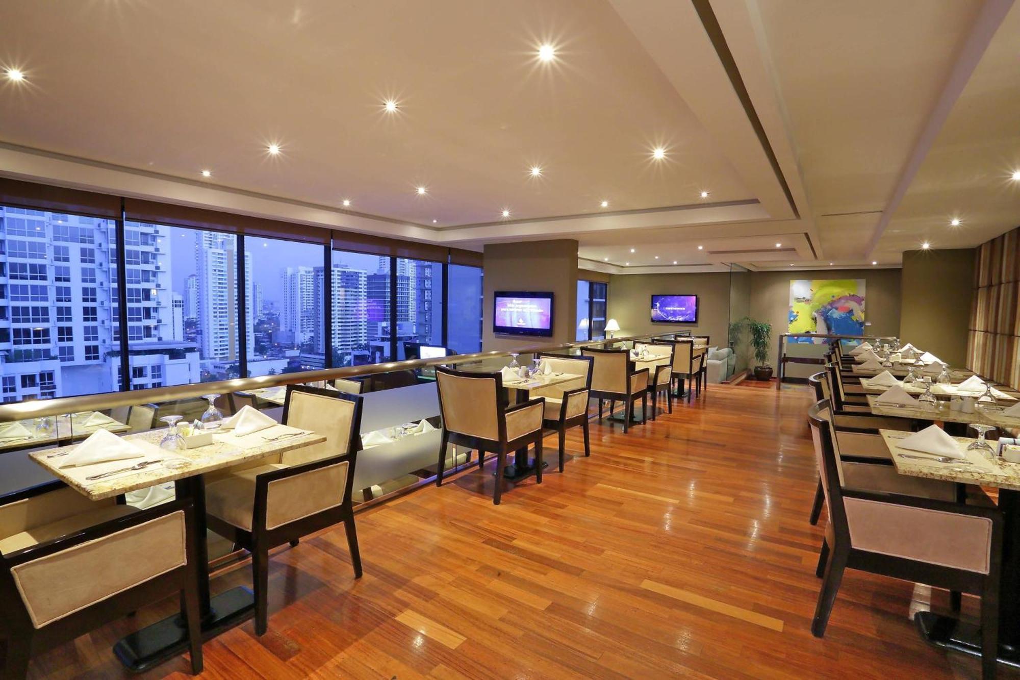 Sheraton Grand Panama Екстериор снимка Club Lounge at the 36th floor