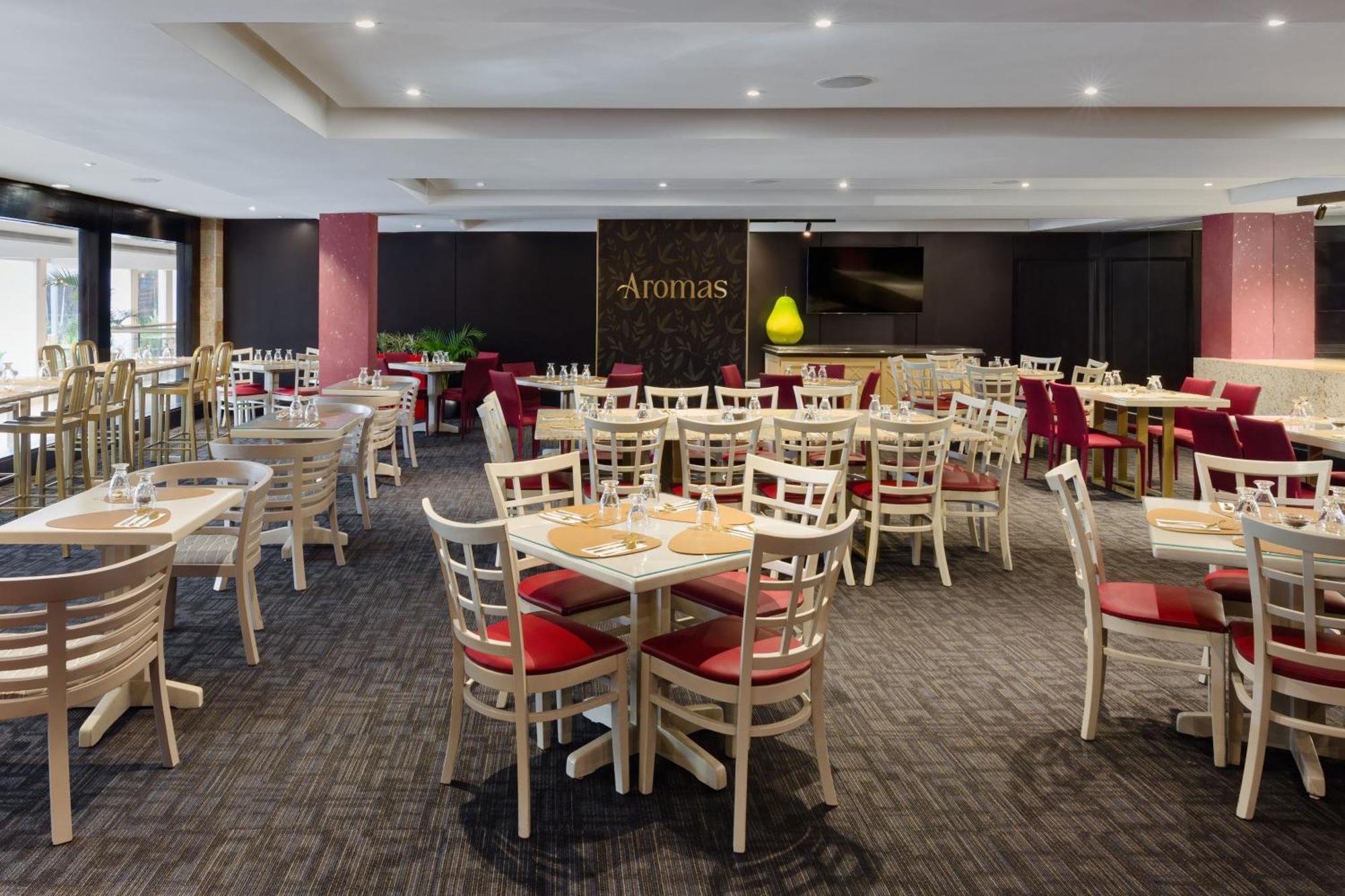 Sheraton Grand Panama Екстериор снимка A restaurant in the airport