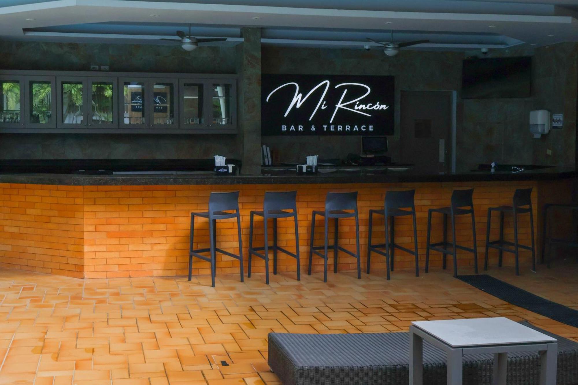 Sheraton Grand Panama Екстериор снимка Mi Ruan Bar and Terrace