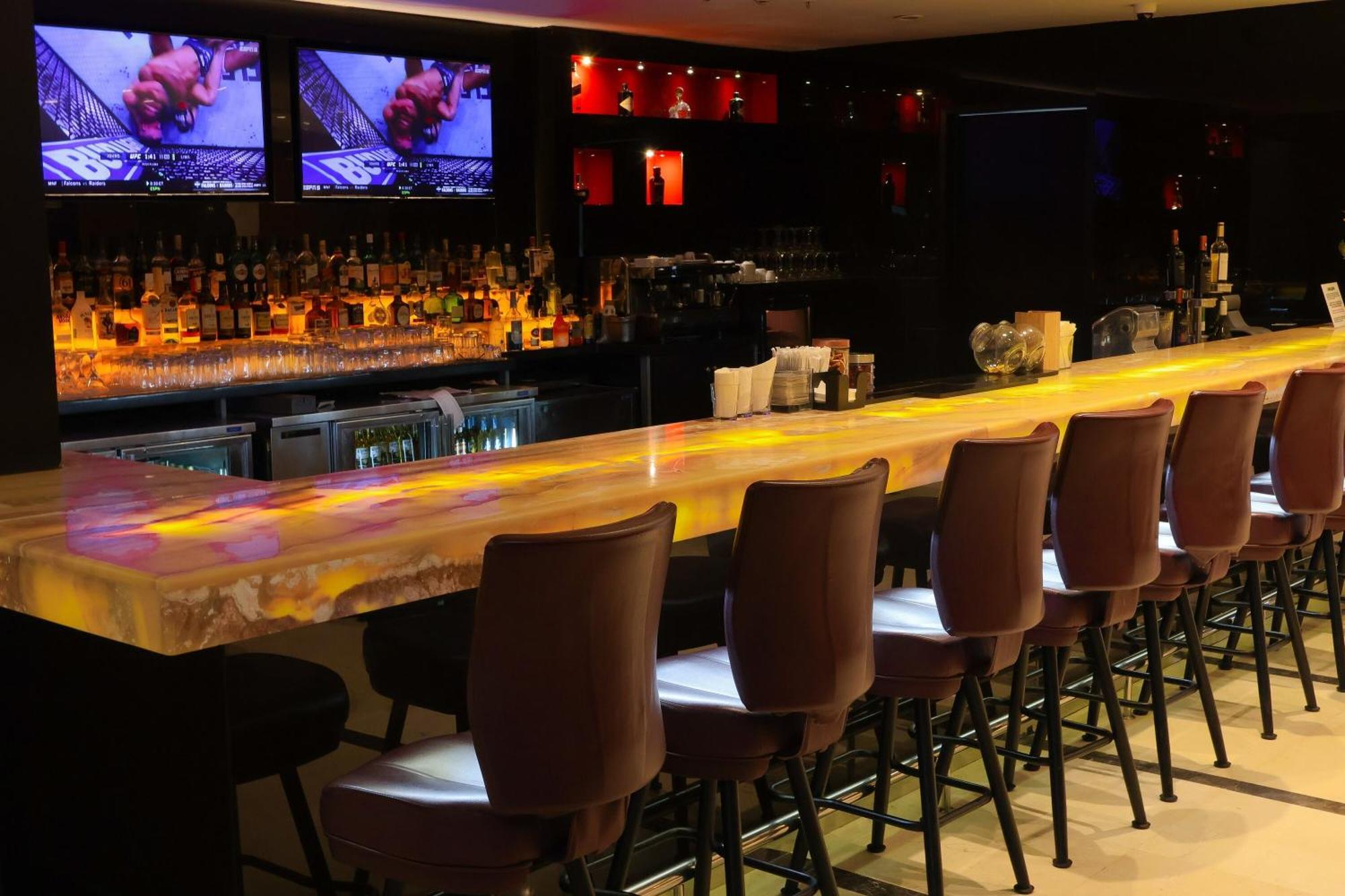 Sheraton Grand Panama Екстериор снимка The bar at the Wynn